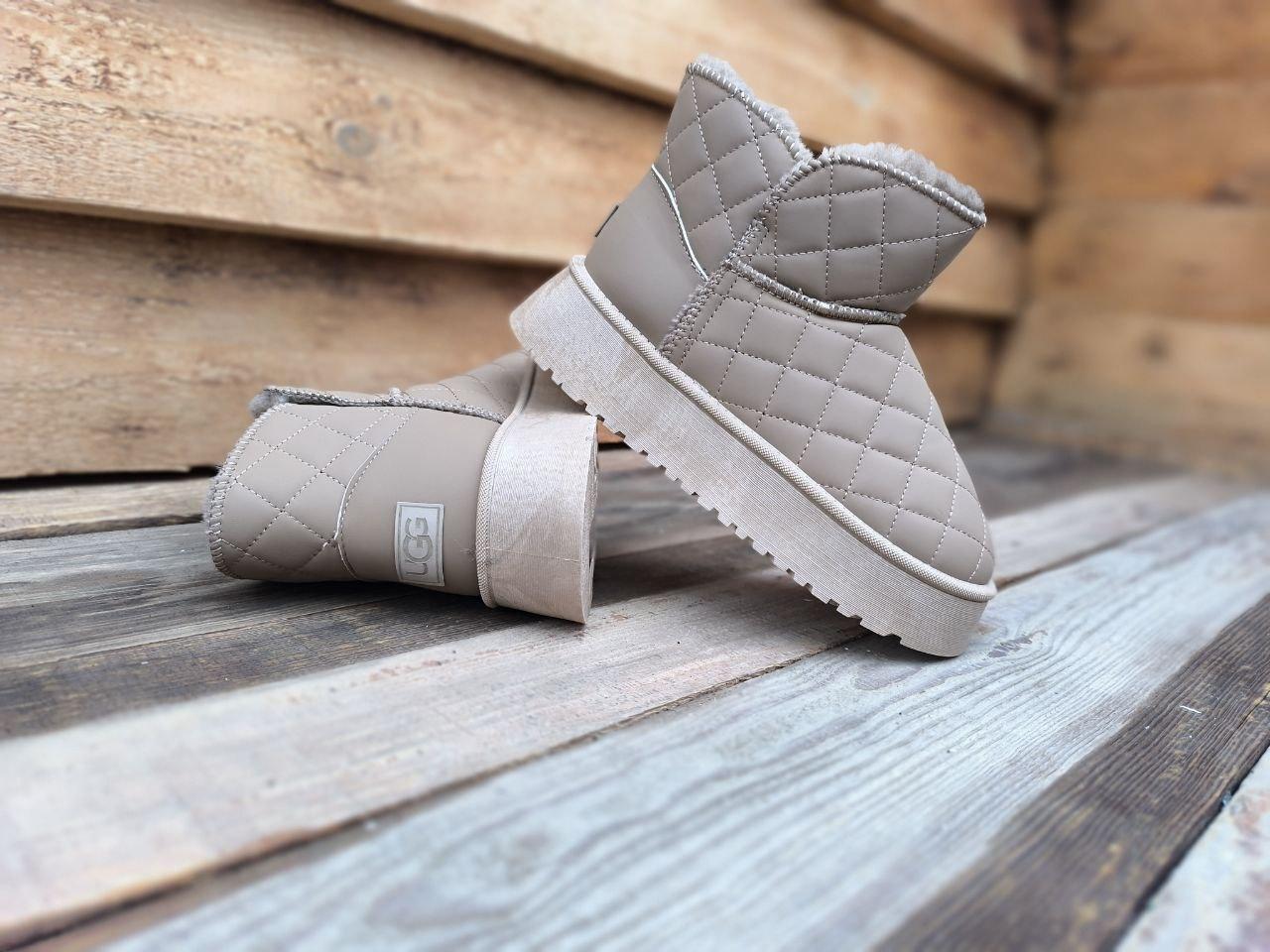 Уги БЕЖЕВІ UGG світлі короткі стьобані на високій підошві платформі екошкіра жіночі зима