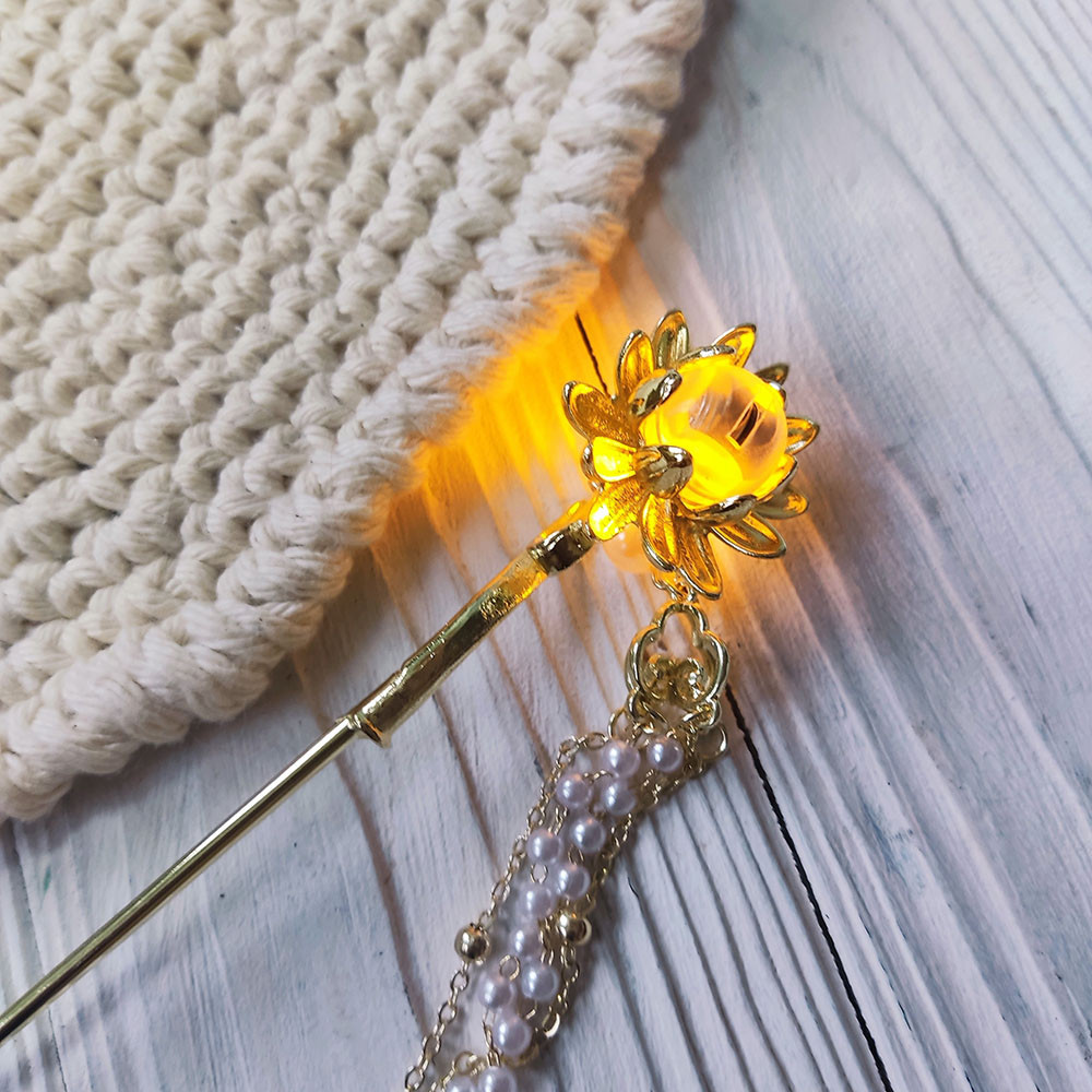 Металева японська шпилька для волосся зі світлодіодом "Кандзасі" з підвісом, фото 1