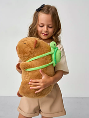 М'яка іграшка "Капібара з рюкзаком черепашкою" 30см