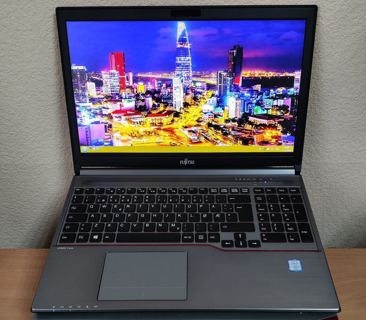 Ноутбук Fujitsu LIFEBOOK E756 15.6 FHD/IPS i5 6300u 6Gen/8 Gb DDR4/HD Graphics 520 HDMI