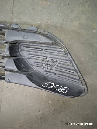 Решітка переднього бампера центральна Citroen C4 Grand Picasso 2006-2013 000059685