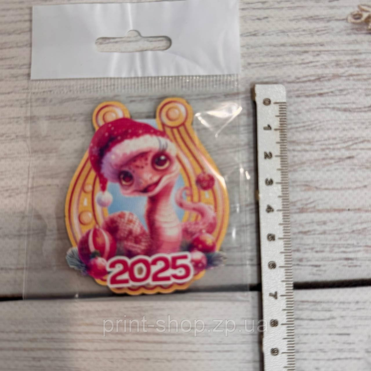 Новорічний магніт підкова "Змія 2025" Розмір: 6,5*7,5 см