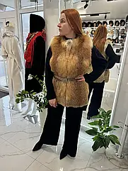 Жіноча жилетка з хутра лисиці.