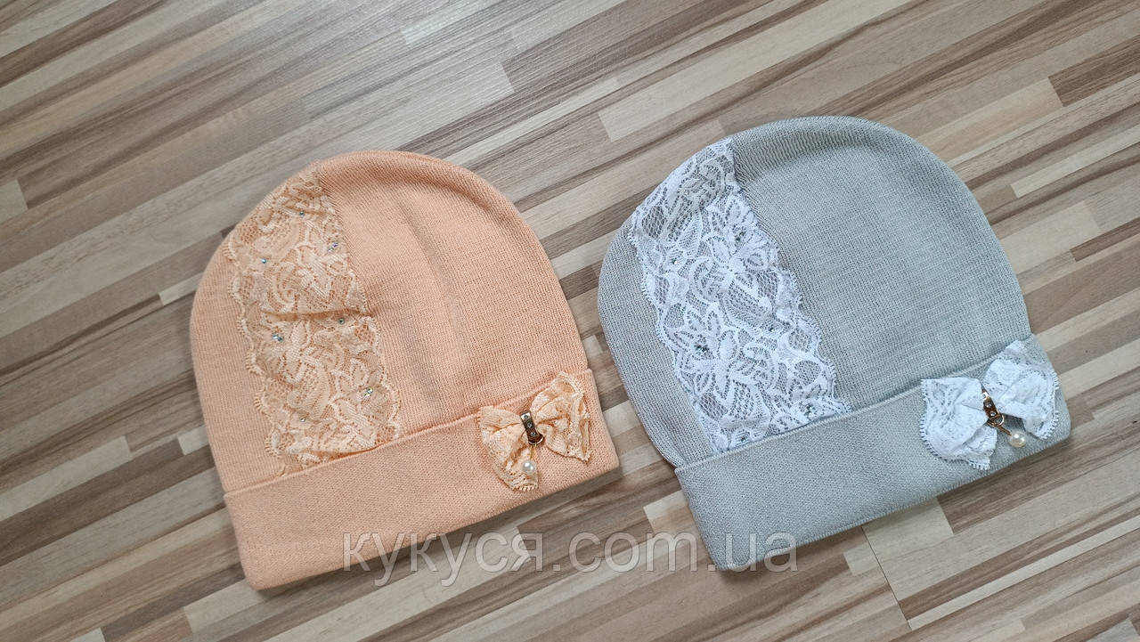 Красива демісезона шапка для дівчинки