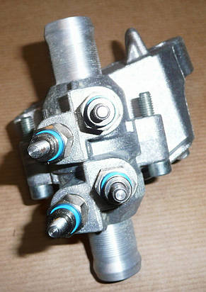Renault (Original) 922000004R — Фланець системи охолодження зі свічками на Рено Mастер 3 з 2010 р., фото 1