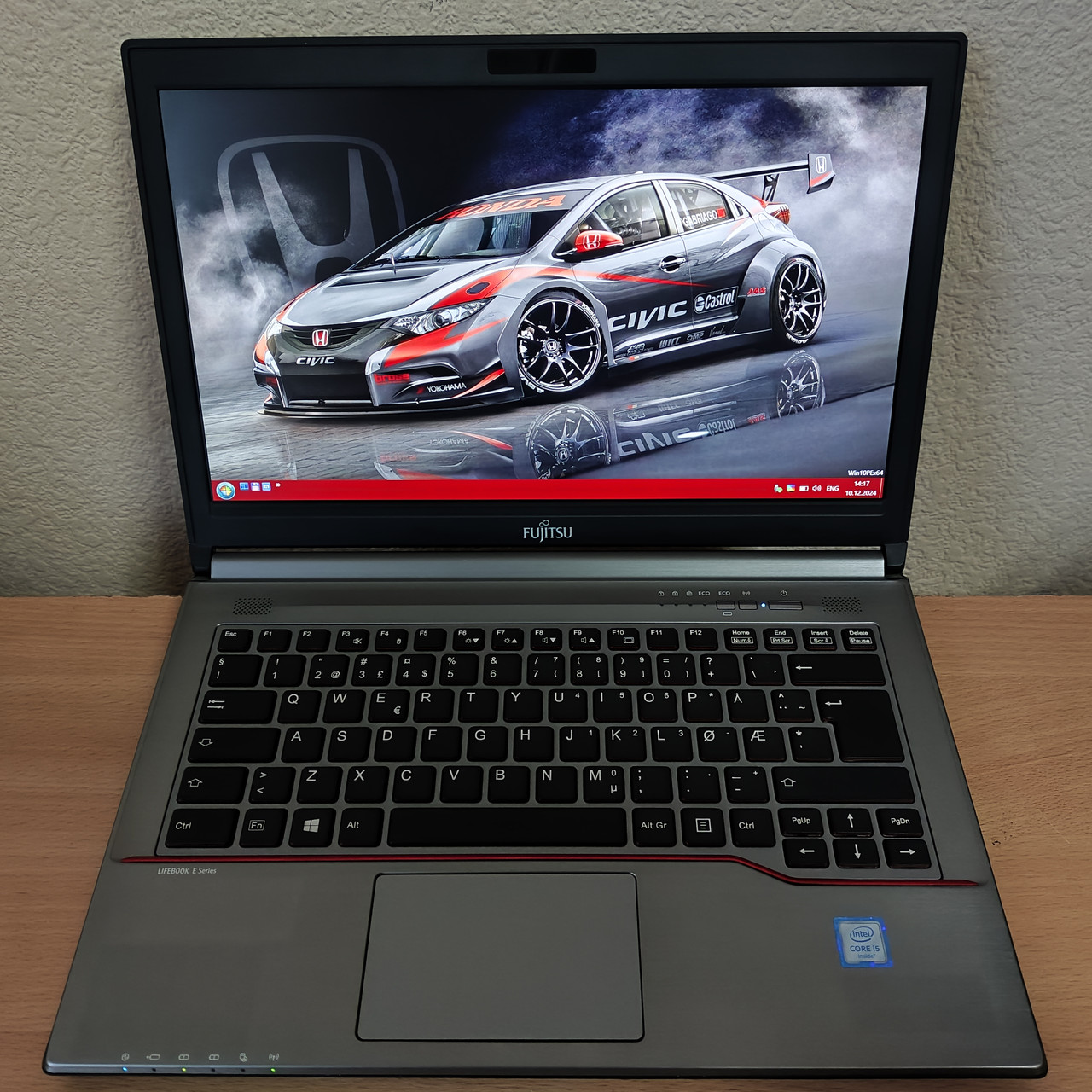 Ноутбук Fujitsu LifeBook E746 14" FHD/IPS i5-6300U (3GHz)/8GB DDR4/HD520