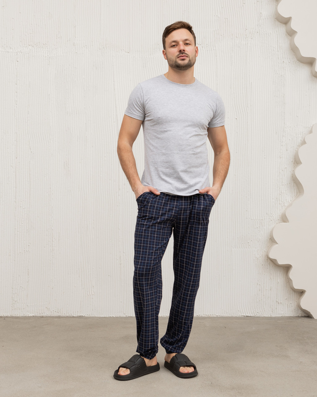 Трикотажні чоловічі домашні штани темно-сині в клітку