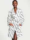 Плюшевий Халат Victoria's Secret Logo Short Cozy Robe, Білий з написом, фото 2