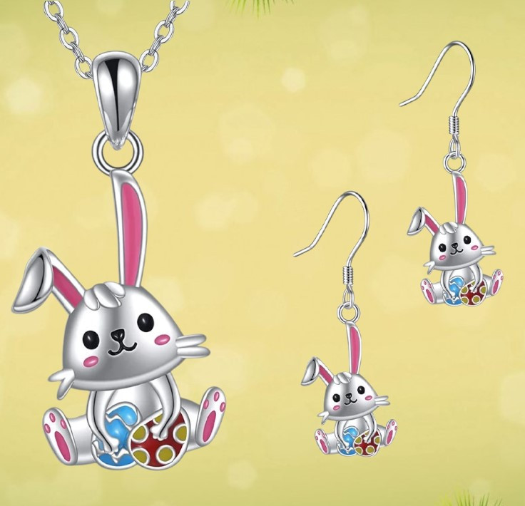 Комплект прикрас жіночий або для дівчинки ланцюжок з кулоном і сережки у вигляді зайчика з пасхалкою сріблястий, фото 1