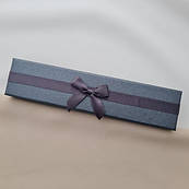 Коробочка для браслета або ланцюжка сірого кольору зі стрічкою та бантиком