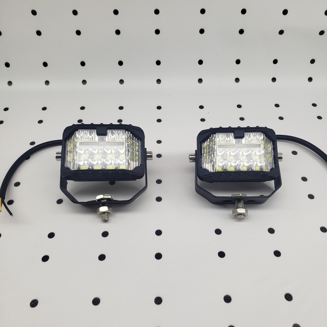 ФАРА LED ПРЯМОКУТНА 63W 6000K ДАЛЬНЄ БЛИЖНЄ І ЖОВТЕ СВІТЛО(21 ДІОД) (7.6СМ Х 5СМ Х 3СМ)