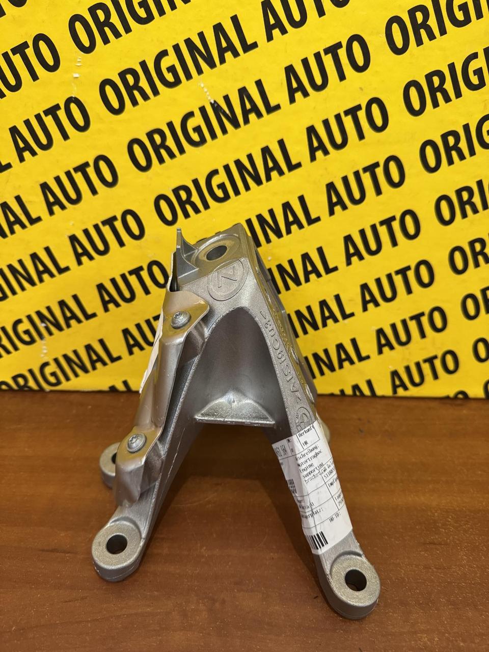 Кронштейн правої подушки двигуна BMW 5 G30 17-23 2.0Т, 22116861564