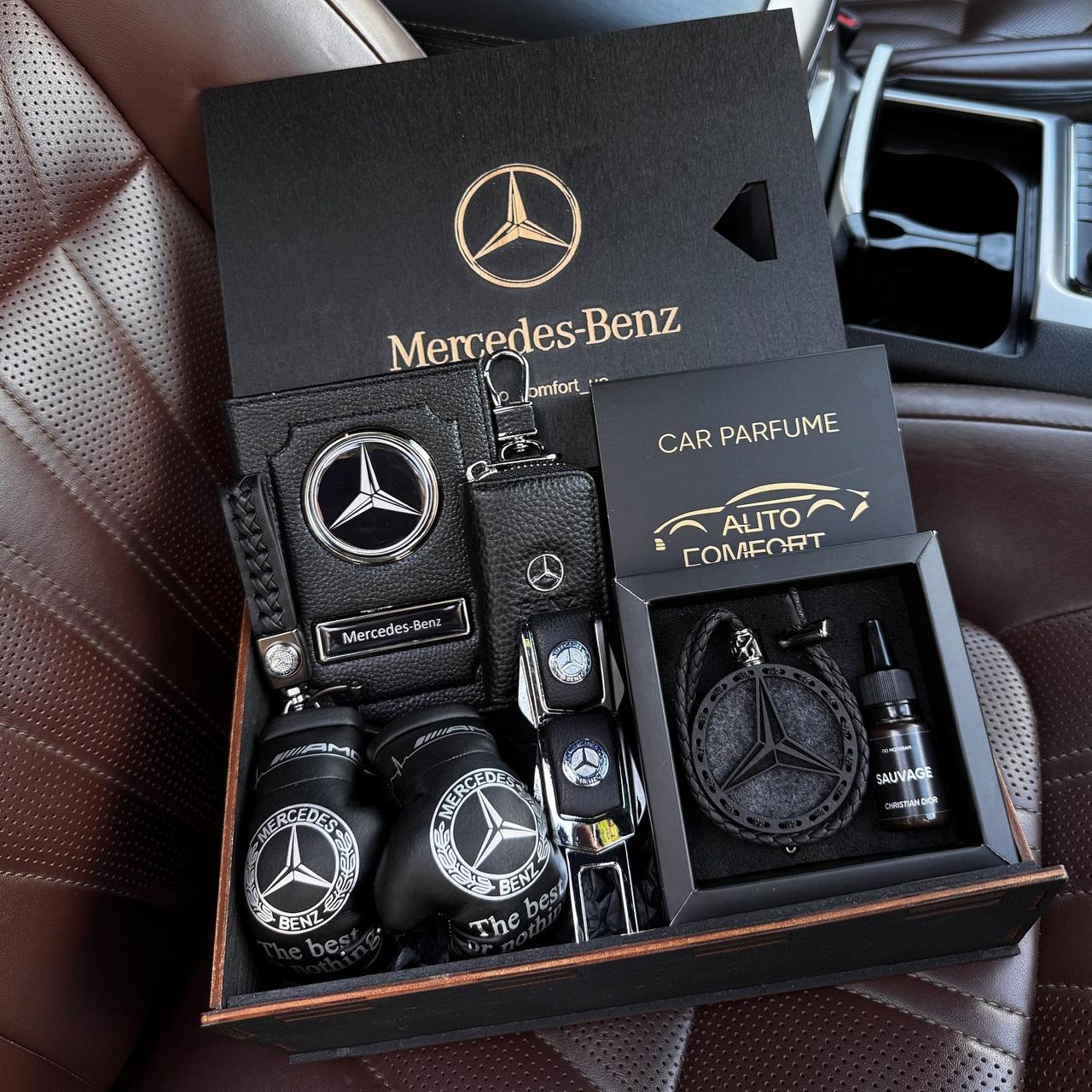 Набір з логотипом Mercedes в подарунковій дерев'яній коробці з темного дерева