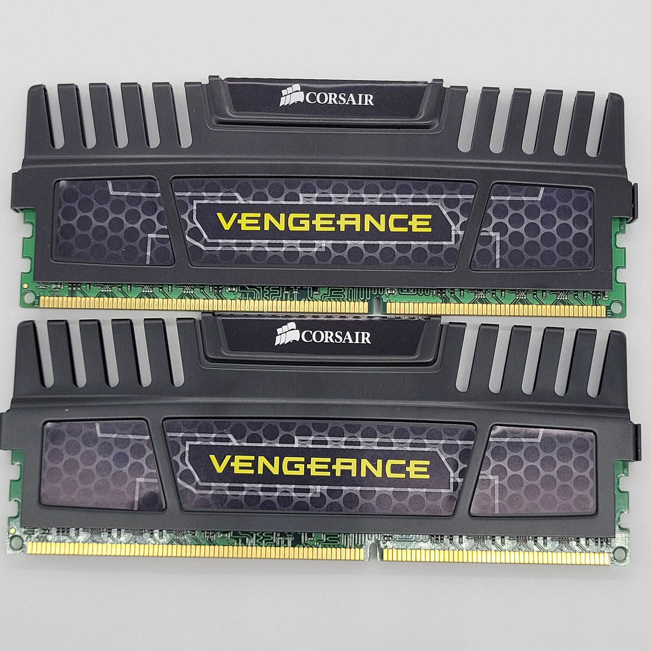 Пара оперативної пам'яті Corsair Vengeance DDR3 16Gb (2x8Gb) 1600MHz PC3-12800U 2R8 CL9 (CMZ16GX3M2A1600C9) Б/В