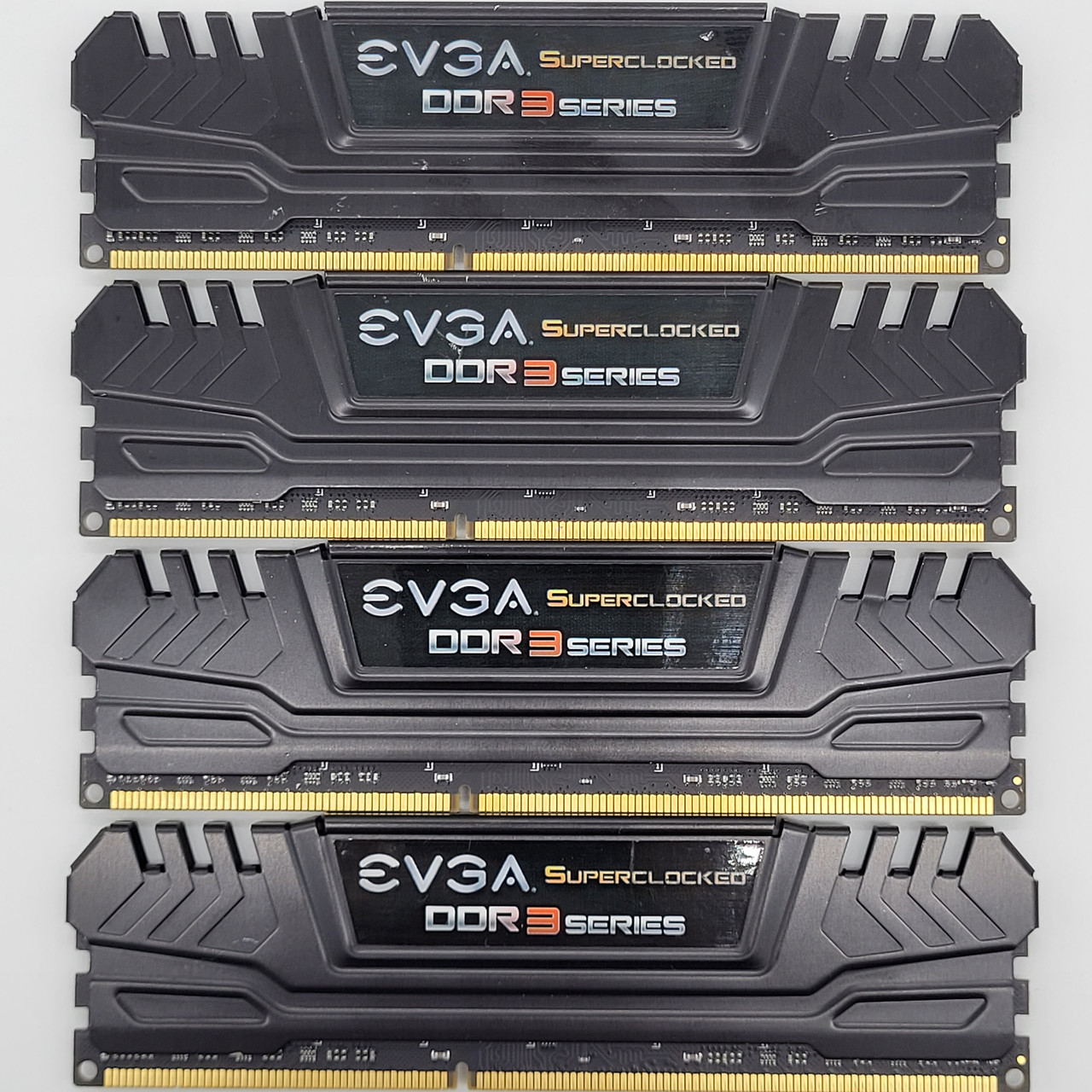 Комплект оперативної пам'яті EVGA Superclocked DDR3 32Gb (4x8GB) 1600MHz PC3-12800U 2R8 CL9 (16G-D3-1600-MR) Б/В