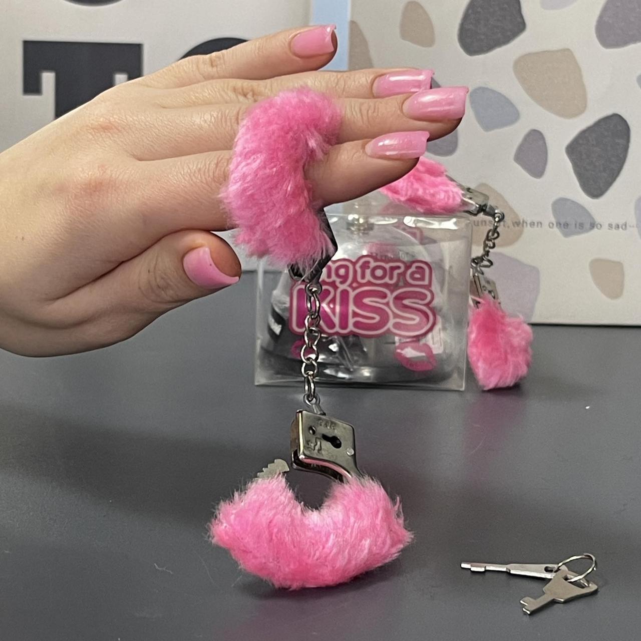 Наручники з чорним хутром, Наручники с черным мехом, фото 1