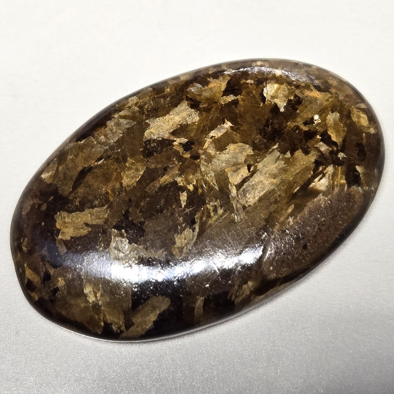 Натуральний камінь бронзит кабошон для створення ювелірних прикрас 42 ct