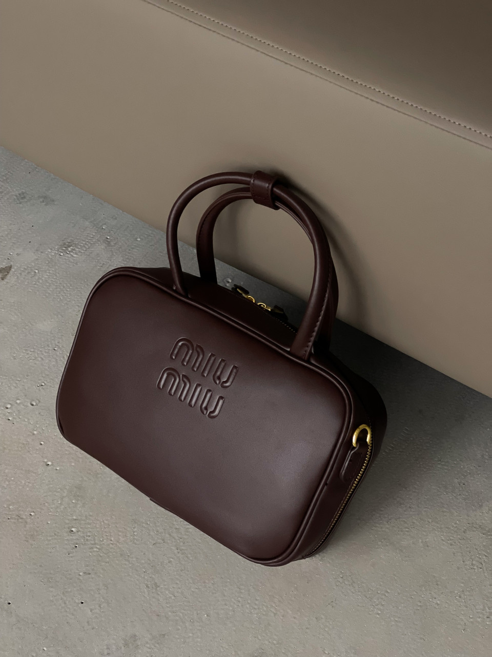 Жіноча сумка крос боді Miu Miu Top-Handle Bag бургунди Міу Міу, фото 1