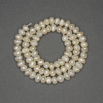 Річкові білі перлини овальні на нитці d-6-6,5х4,5мм+-на нитці L-36см+-