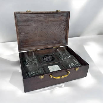 Елегантний подарунковий набір для віскі в дерев'яному кейсі з камінням для охолодження та підставками