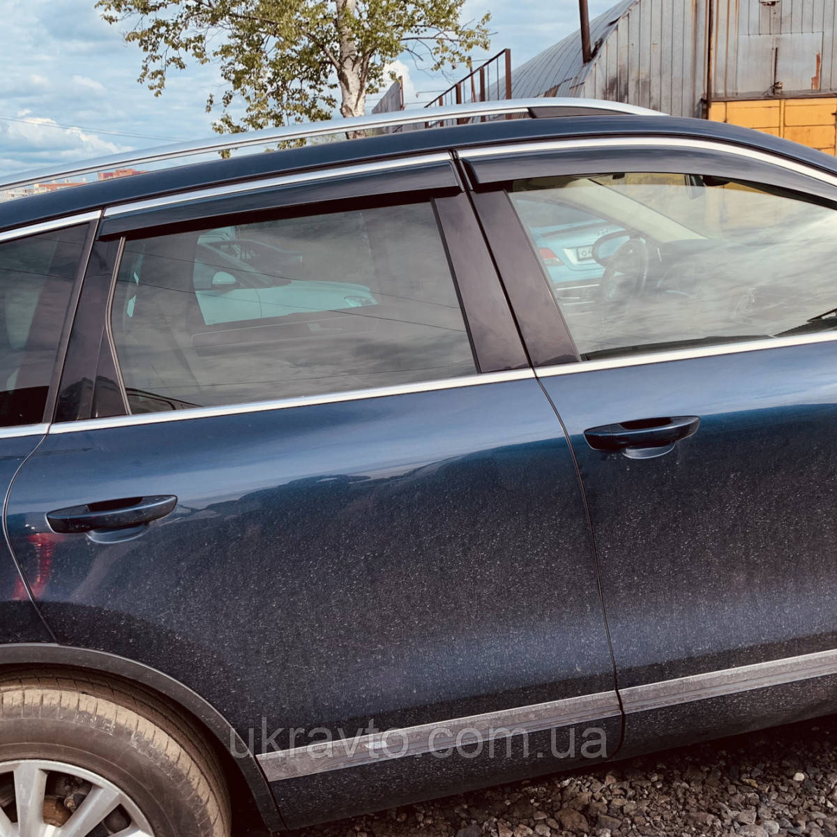 Вітровики VW Touareg 2010-2018 з хром вставкою (нерж.)