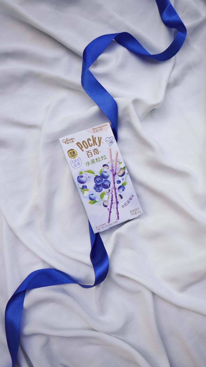 Бісквітні палички Pocky ягідні чорниця 45 г