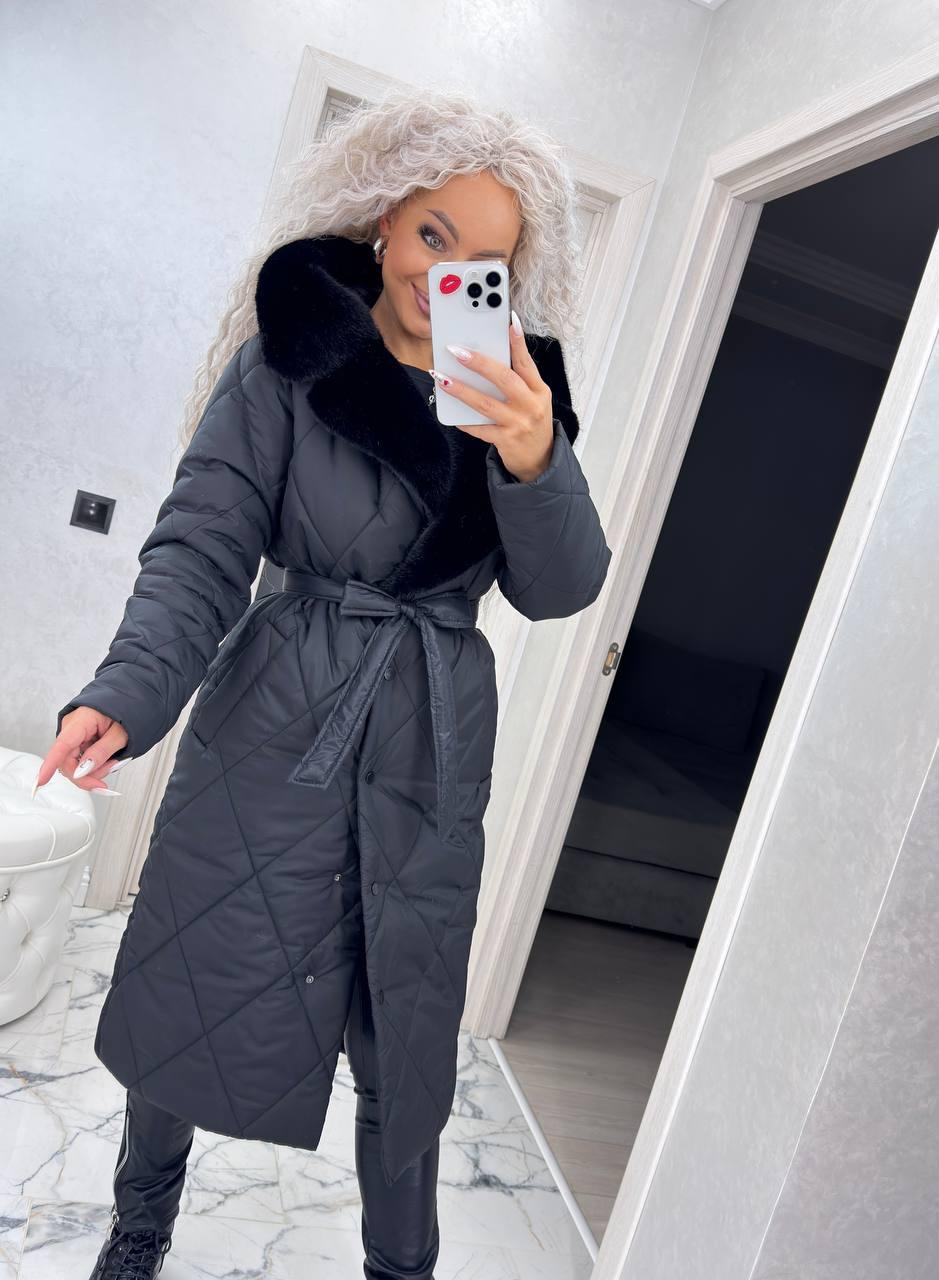 Жіноче зимове стьобане пальто з капюшоном штучною норкою