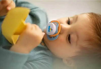 Пляшечки, пустушки, посуд та аксесуари