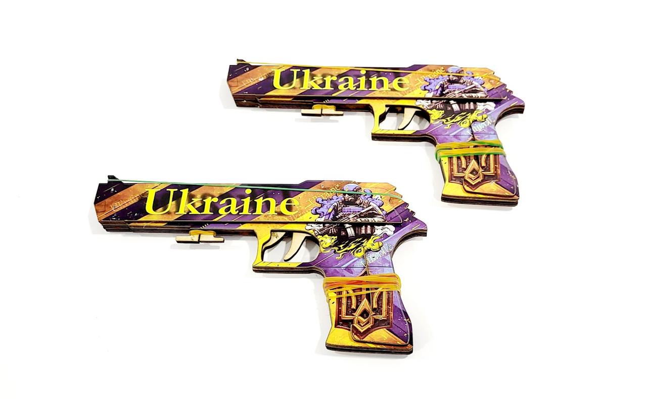 Дитячі дерев’яні пістолети