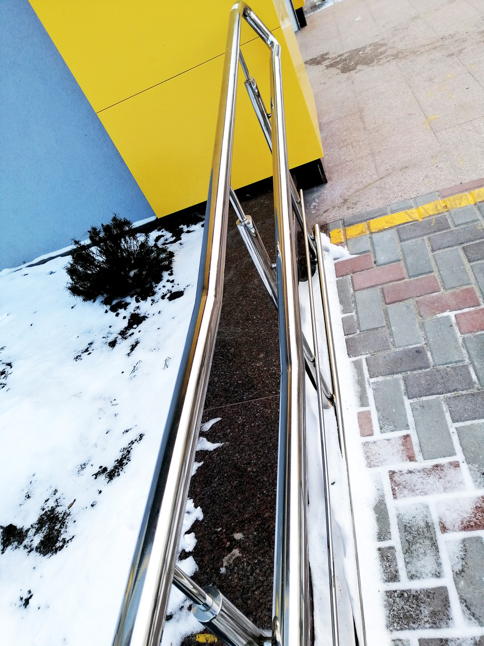 Ограніння пандуса з неіржавкої сталі AISI 201, поруч Ø 38 мм, стійка Ø 38 мм, 2 ригелі Ø16 мм, Рахів