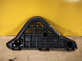 Кронштейн переднього бампера TOYOTA CAMRY 50 12-15 прав. (б/у)