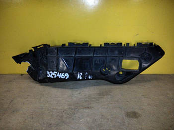 Кронштейн переднього бампера TOYOTA RAV4 13-19 прав. (б/у)