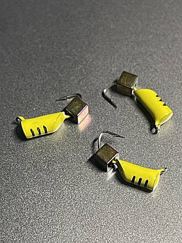 Мормистка Столик зі спилом <unk> 3 Yellow куб хамелеон