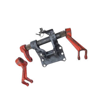 Кронштейн механізму задньої навіски ЮМЗ в зборі з валом і важелями 45-4605012 СБ