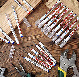 Набір маркерів long nib marker (чорний + червоний + синій + зелений)