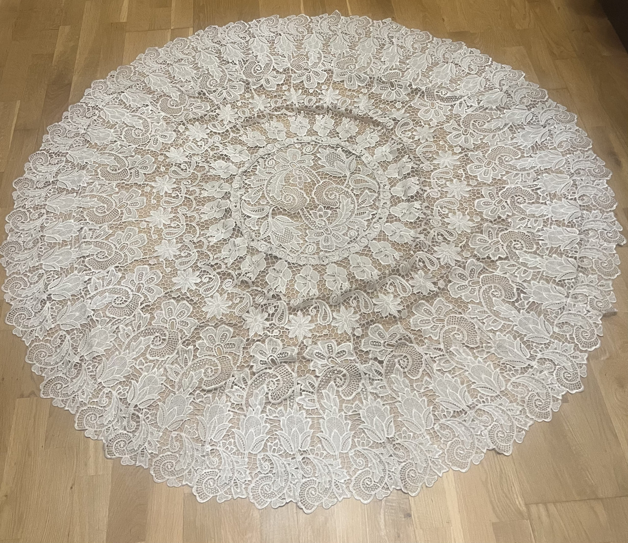 В'язана скатертина з мережива 180x360