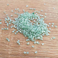 Бісер китайський рубка №431 - 10 грам світло салатовий прозорий, алебастровий