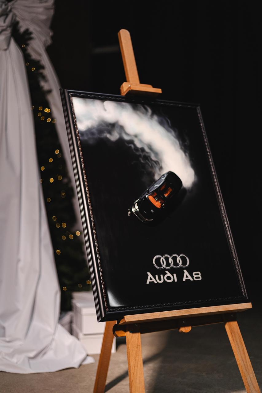 Картина авто Audi A8 White Smoke 70х60 см