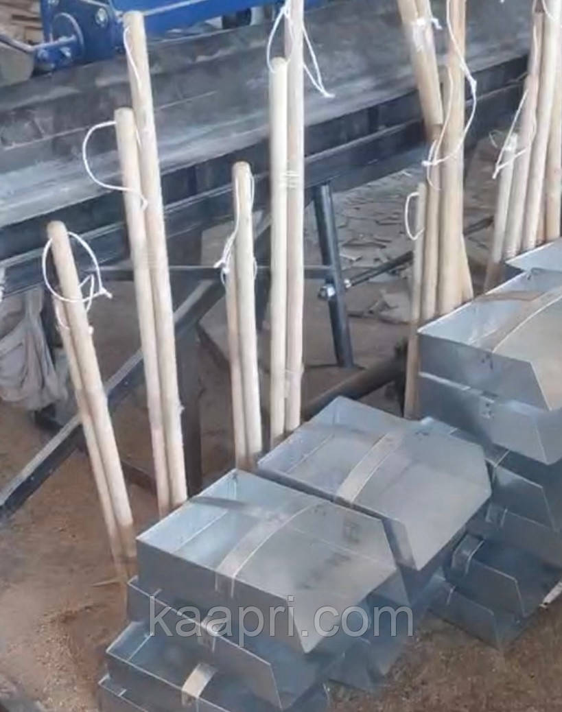 Совок двірника оцинкований 1й сорт, ручка 75 см