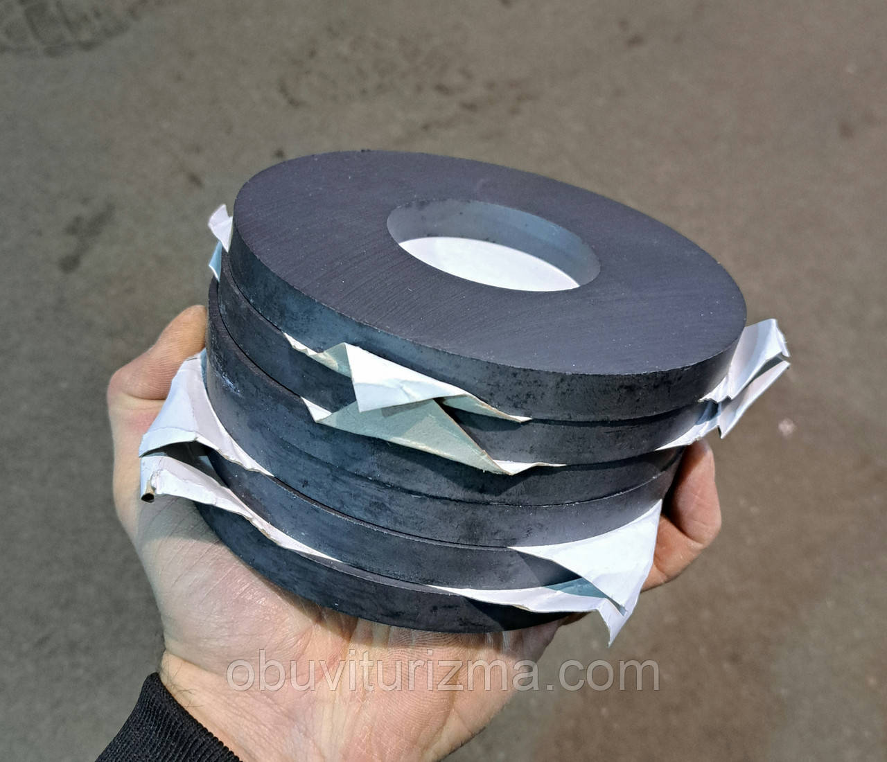 Магніт феритовий Діаметр 134мм Товщина 12мм Внутрішній виріз 57мм, фото 1