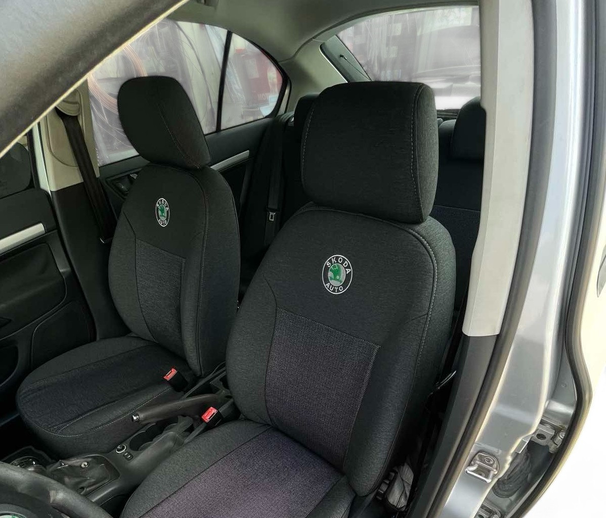 Оригинальные чехлы Skoda Octavia A5 передние сиденья