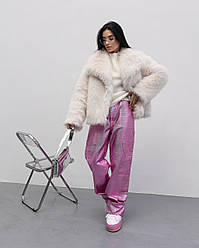 Модна актуальна біла жіноча коротка пухнаста тепла шубка з екохутра