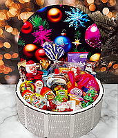 Солодкий нобір красива подарункова коробка цукерок та шоколадок новорічний подарунок для дитини