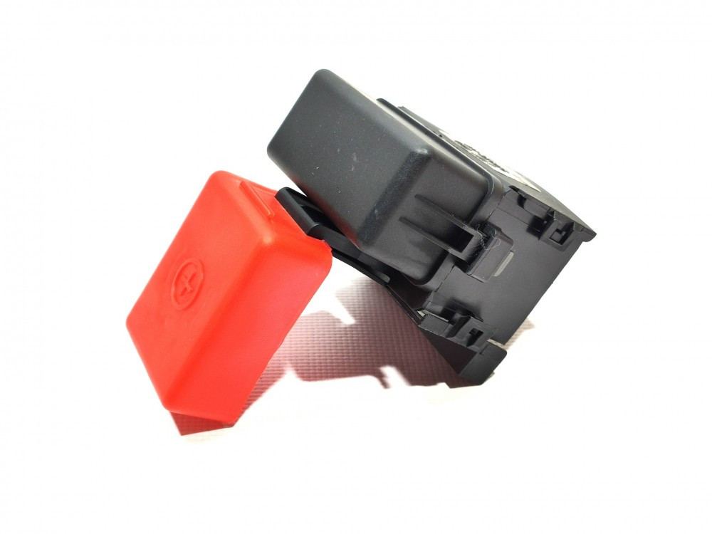 Блок запобіжників плюсової клеми Чері Амулет А15 / Chery Amulet A15 A11-3723025
