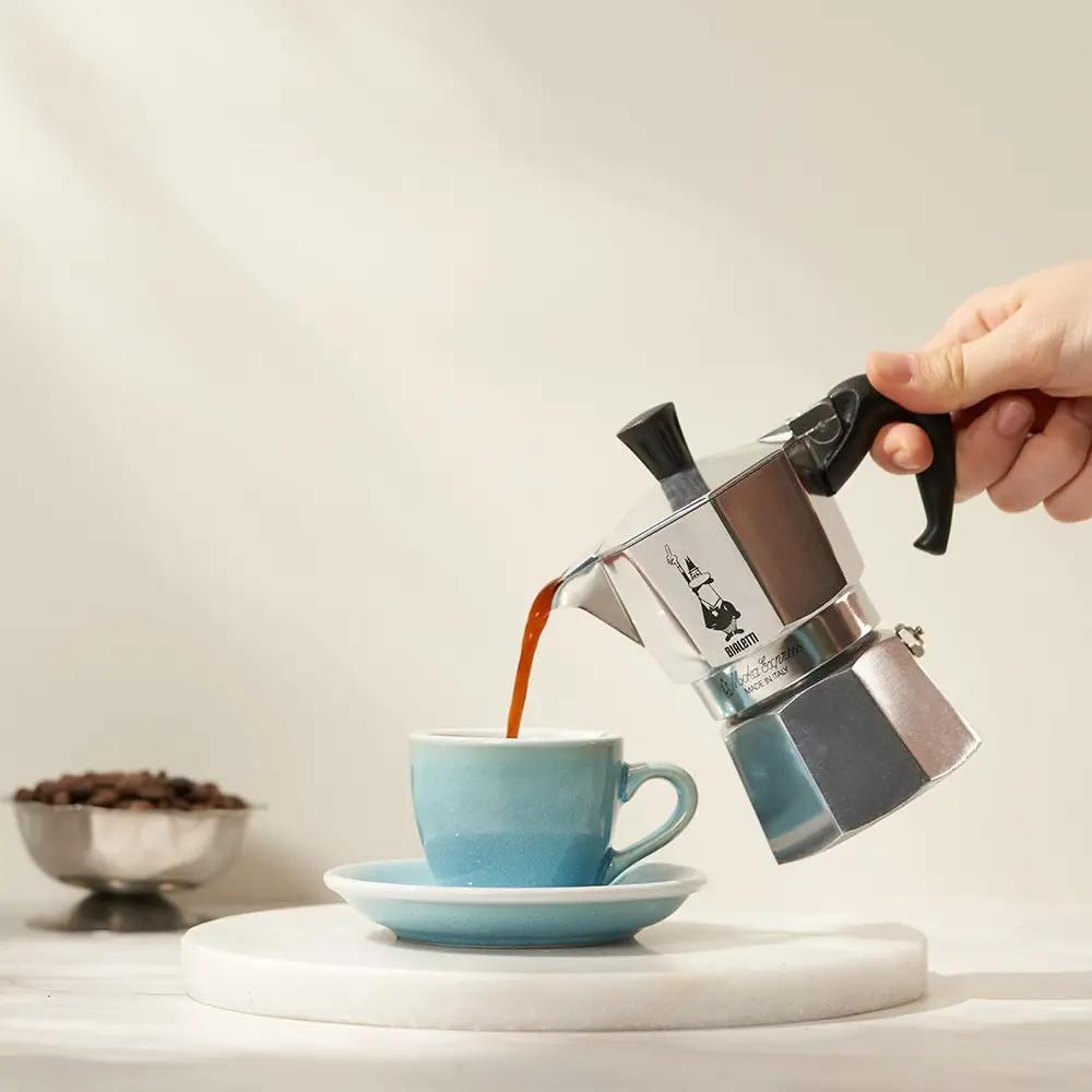 Гейзерна кавоварка на 2 порції Bialetti Moka Express, 90 мл, мока біалетті з алюмінію для газової плити