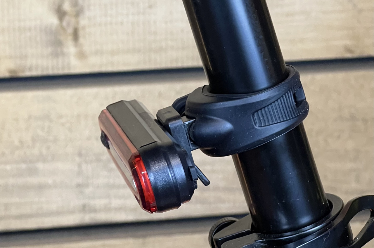 Фонарик на велосипед ліхтарик фара задня ONRIDE Inferno 20 (100 lm, 700 mAh) чорно-червоний