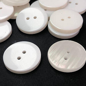 10 шт - Ґудзик перламутр Ø-23 мм - білий з переливом