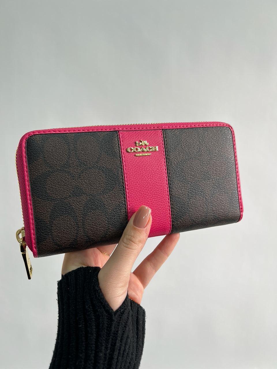 Красивий жіночий шкіряний гаманець Coach Round Fastener Long Wallet Signature
