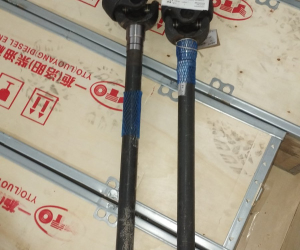 Лівий універсальний карданний вал 020108000078 240100140092