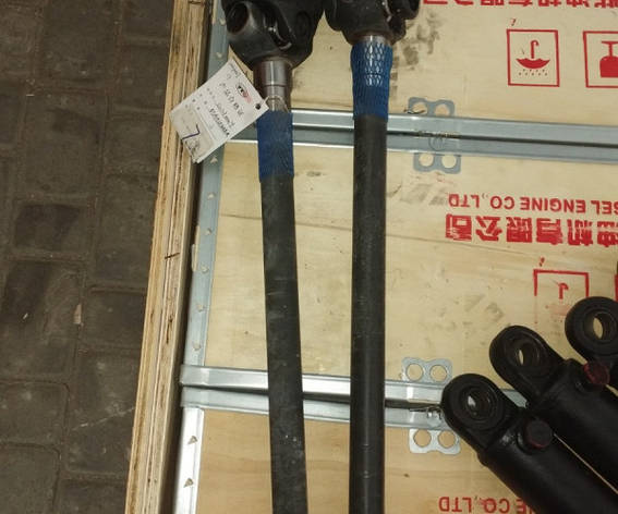 Правий універсальний карданний вал 020108000079 240100140093, фото 1